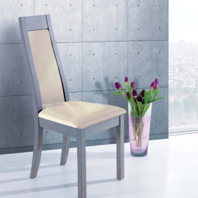 Chaise en chêne massif gris assise et dossier tissu ivoire – Ateliers de Langres – CERAM