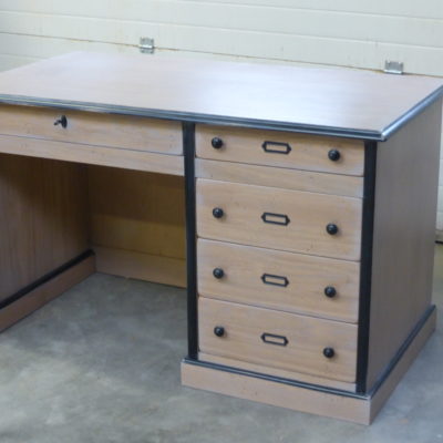 Bureau sur-mesure en chêne – 5 tiroirs
