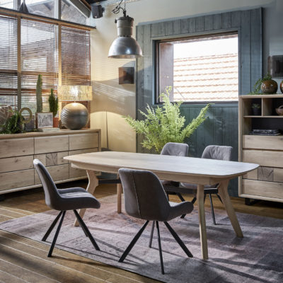 Salle a manger EDEN avec table en chene et chaises pivotantes