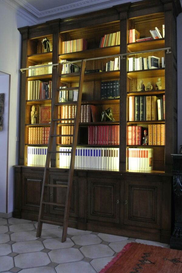 Bibliothèque réalisée sur- mesure chêne massif atelier MEUBLES GIBAUD