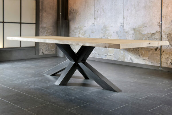 Table-industrielle-bois-massif-chene-pied-metal-noir-indus-sur-mesure-NYLS-meubles-gibaud