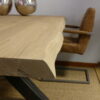 bords-irreguliers-table-salle-a-manger-contemporaine-bois-massif-pied-robuste-acier-noir-mat-meubles-gibaud