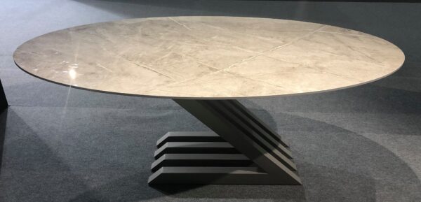 Table design de salle à manger plateau ovale ZARA plateau design céramique, dekton pied en forme de Z